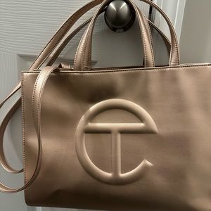 Medium copper telfar